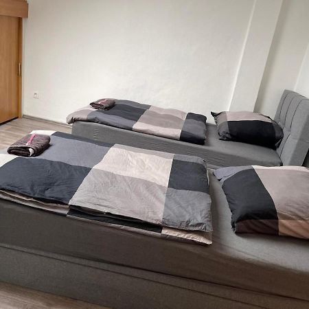Apartment Bis Zu 8 Einzelbetten Stellplatz Wifi Essen Exterior foto