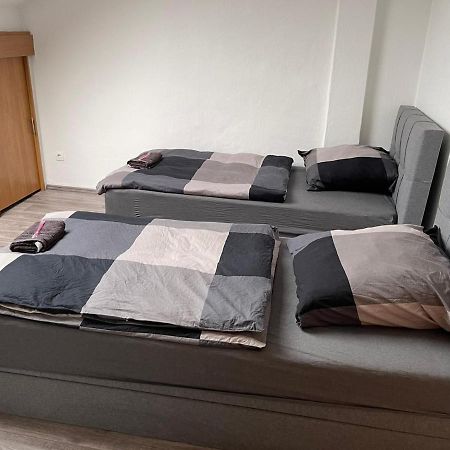 Apartment Bis Zu 8 Einzelbetten Stellplatz Wifi Essen Exterior foto